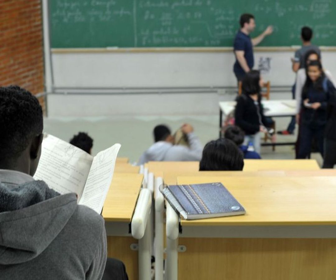 Violência e censura afetam nove em cada dez professores brasileiros